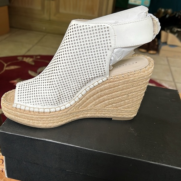 Kennth Cole New York Olivia Perforated Espadrille Wedge in White Sz 8 New - Picture 2 of 13